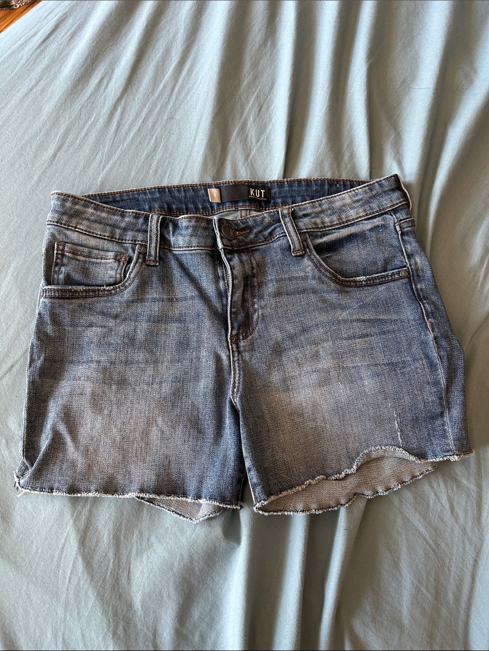 Kut from the Kloth Faded Blue Denim Cutoff gidget fray shorts size 8